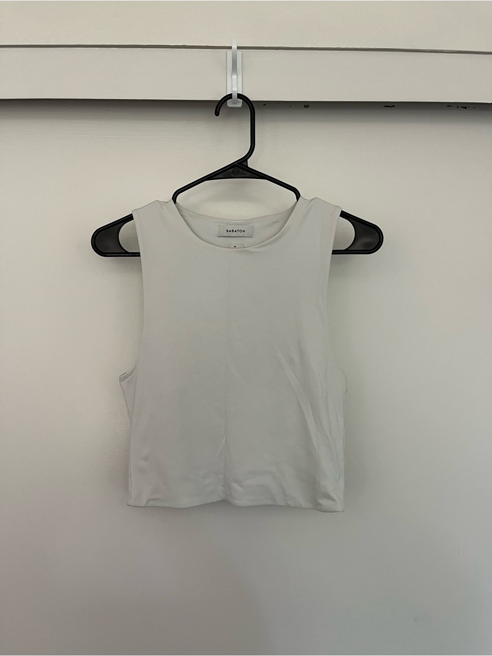 Babaton White Cropped Sleeveless Crewneck Tank